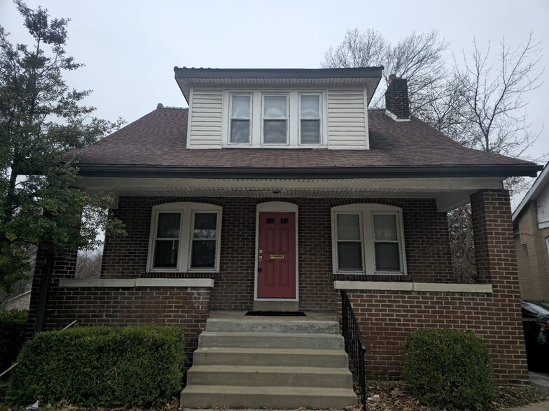 Primary Photo Of 2311 S Big Bend Blvd, Maplewood Office For Lease