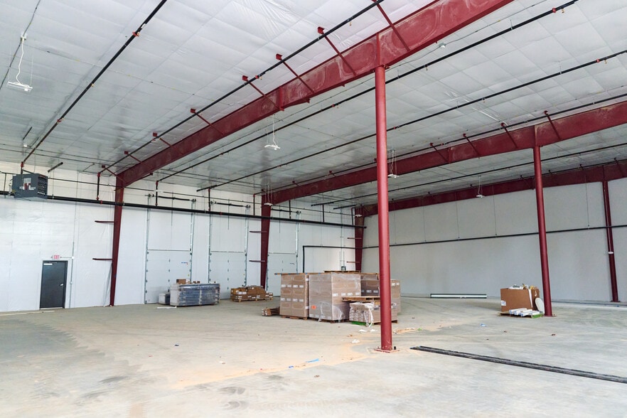 More Photos Of 717 Brigham Rd, Greensboro Flex For Lease