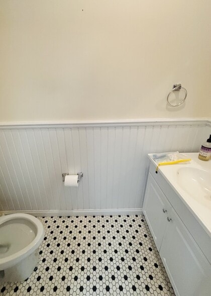 More Photos Of 129 Glenwood Rd, Glenwood Landing Freestanding For Lease