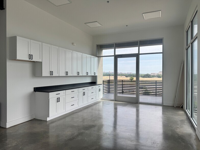 More Photos Of 330 Wonder World Dr, San Marcos Loft Creative Space For Sale