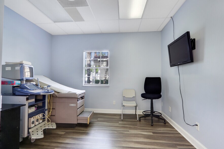 More Photos Of 1405 SE Goldtree Dr, Port Saint Lucie Medical For Lease