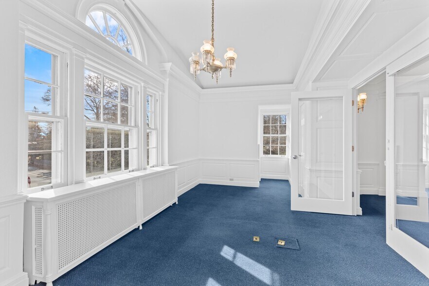 More Photos Of 31 N Main St, Essex Medical For Lease