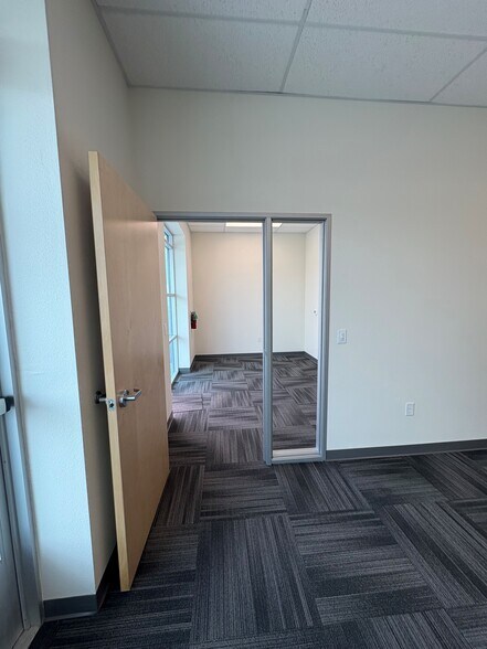 More Photos Of 1385 Pama Ln, Las Vegas Warehouse For Lease