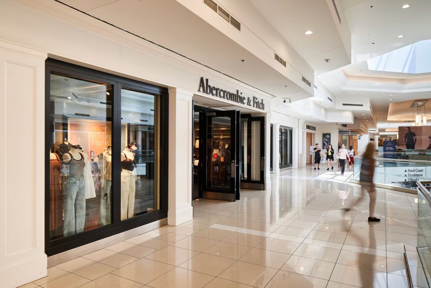 More Photos Of 7875 Montgomery Rd, Cincinnati Unknown For Lease