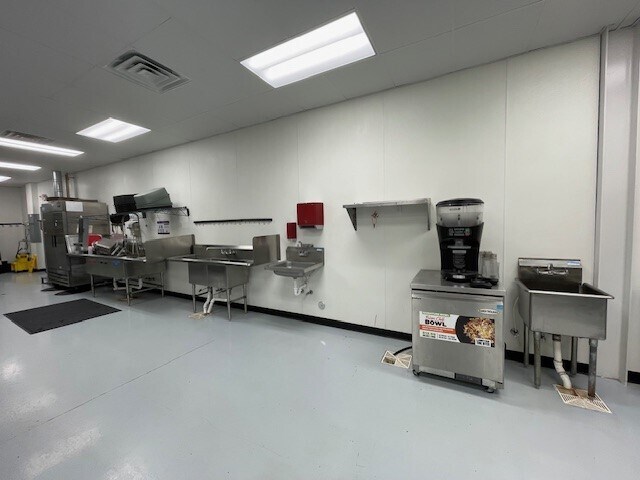 More Photos Of 2915-2921 Battleground Ave, Greensboro Restaurant For Lease