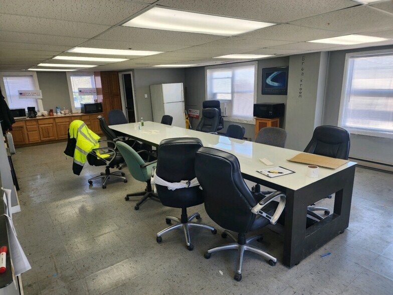 More Photos Of 351 Station Rd, Berryville Manufacturing For Lease