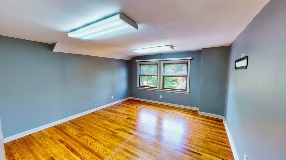 More Photos Of 849 N Ellsworth St, Naperville Office For Sale