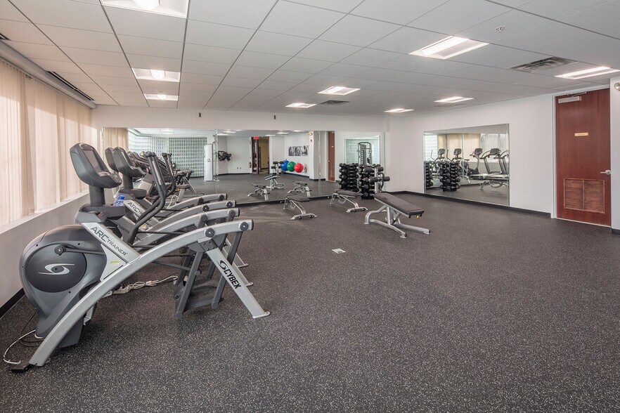 More Photos Of 295 Woodcliff Dr, Fairport Unknown For Lease