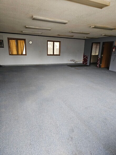 More Photos Of 3387 N Clare Ave, Harrison General Retail For Lease