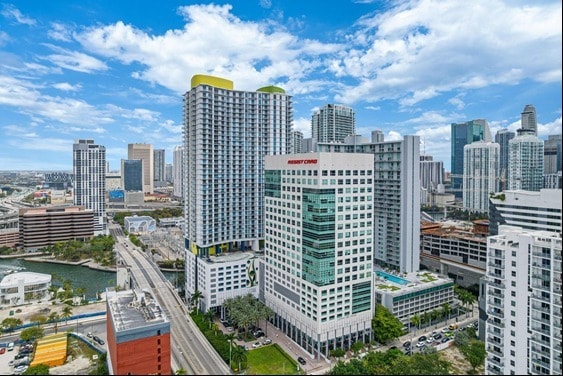 More Photos Of 175 SW 7th St, Miami Medical For Sale