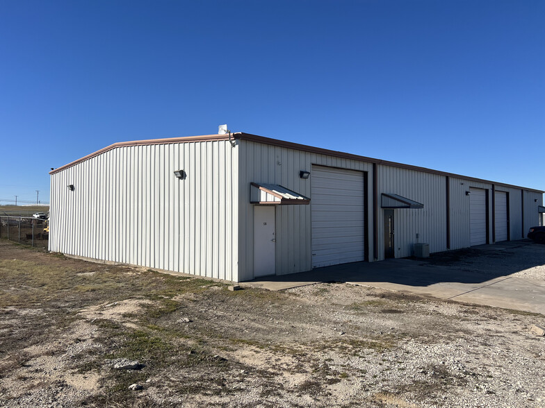 Primary Photo Of 126 Ken Dr, Sherman Warehouse For Lease