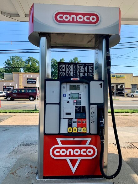 More Photos Of 1808 Woodbridge Ave, Edison Service Station For Lease