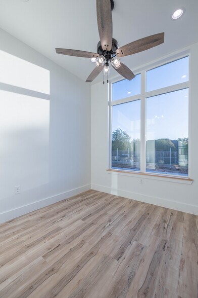 More Photos Of 8343 Upland Ave, Lubbock Office For Sale