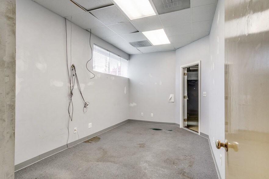 More Photos Of 5410 Allen Rd, Allen Park Medical For Sale