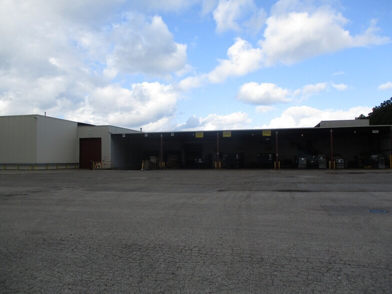 More Photos Of 2800 Estes St, Norton Shores Manufacturing For Sale
