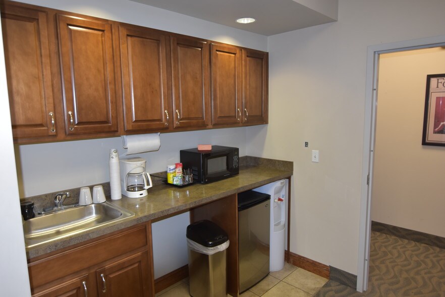 More Photos Of 5560 Kirkwood Hwy, Wilmington Office For Sale
