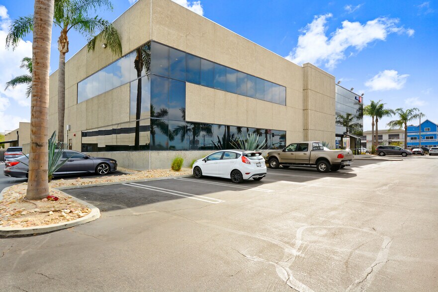 More Photos Of 4501 E La Palma Ave, Anaheim Loft Creative Space For Lease