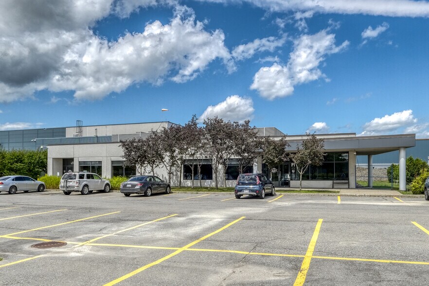 More Photos Of 401 Rue Marie-Curie, Vaudreuil-dorion Warehouse For Lease