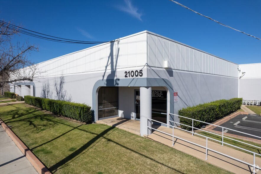 More Photos Of 21001-21009 Superior St, Chatsworth Unknown For Lease