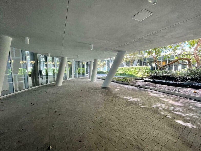 More Photos Of 1 Collins Ave, Miami Beach Apartments For Sale