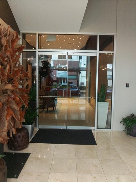 More Photos Of 917 Main St, Houston Apartments For Sale