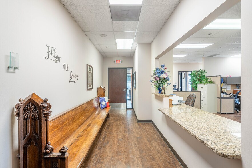 More Photos Of 1444 N Central Expy, McKinney Office For Sale