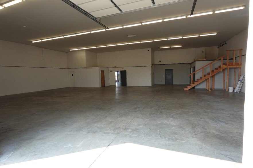 More Photos Of 6010-6012 E Trent Ave, Spokane Showroom For Lease