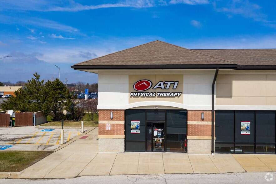 More Photos Of 6901-7105 Grand Ave, Gurnee Unknown For Lease