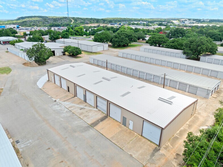 More Photos Of 2703 Commerce St, Marble Falls Warehouse For Lease