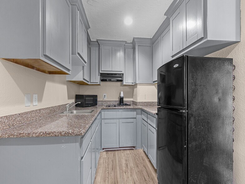 More Photos Of 6712 Morningside Dr, Houston Hospitality For Sale