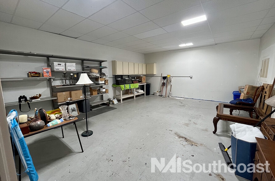 More Photos Of 1360-1396 SE Huffman Rd, Port Saint Lucie Warehouse For Lease