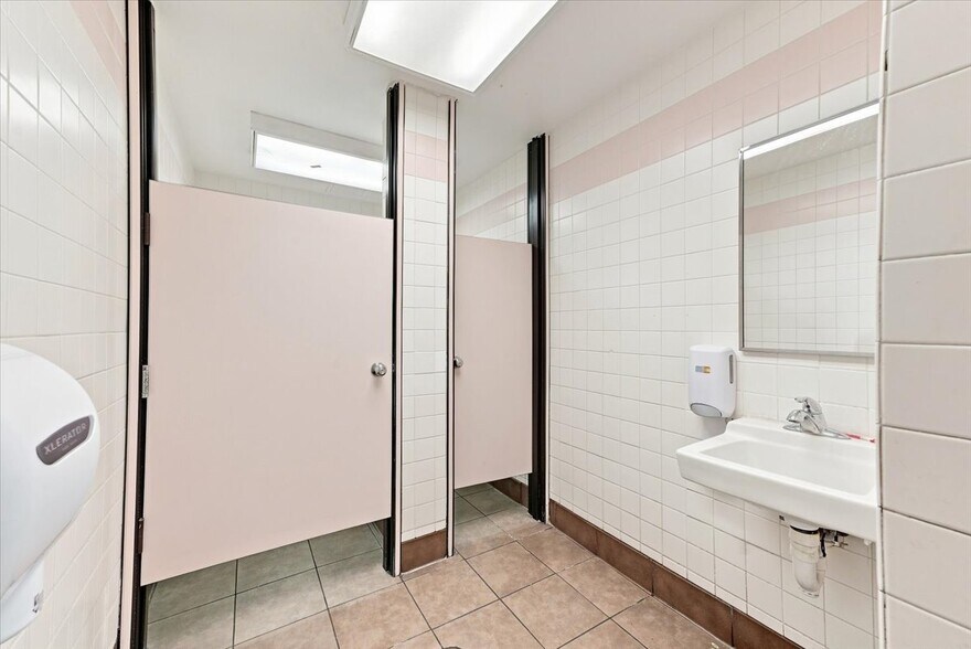 More Photos Of 1410 N Broadway St, Red Oak Fast Food For Lease