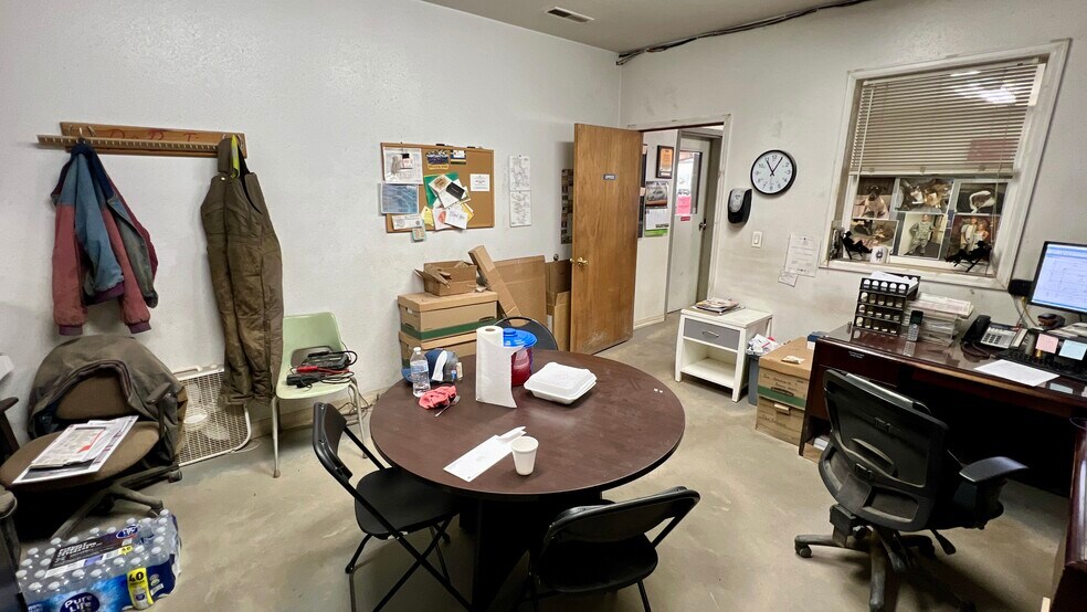 More Photos Of 1213 Elkhorn Dr, Wright Auto Repair For Sale