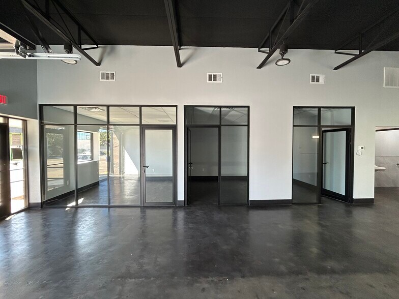 More Photos Of 1345 Conant St, Dallas Flex For Sale