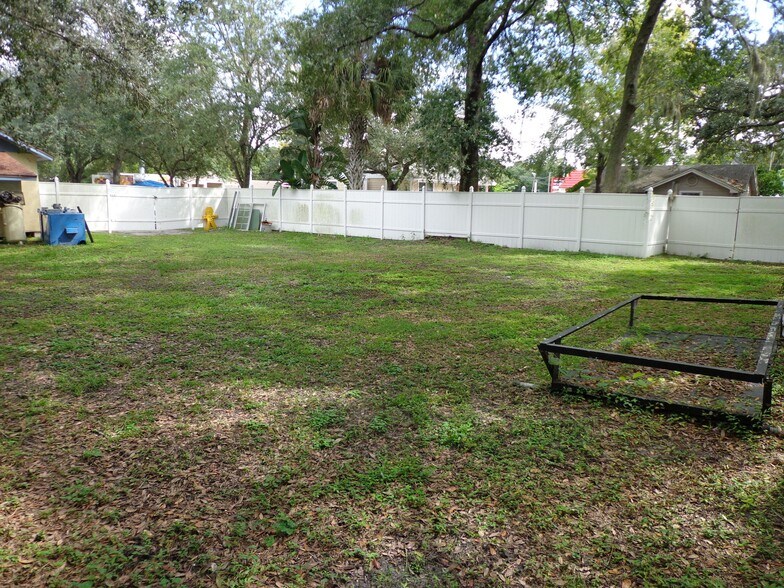 More Photos Of 1904 W Waters Ave, Tampa Freestanding For Sale