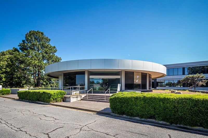 More Photos Of 3796 Lamar Ave, Memphis Office For Sale