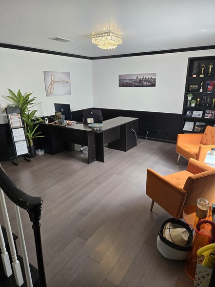 More Photos Of 114 Canfield Pl, Hendersonville Office For Sale