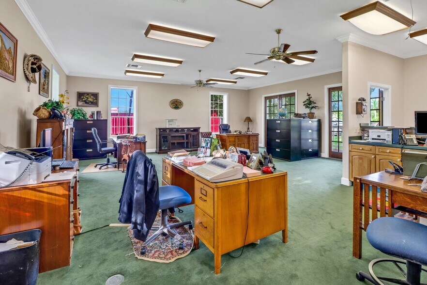 More Photos Of 1312 15th St N, Immokalee Office For Sale
