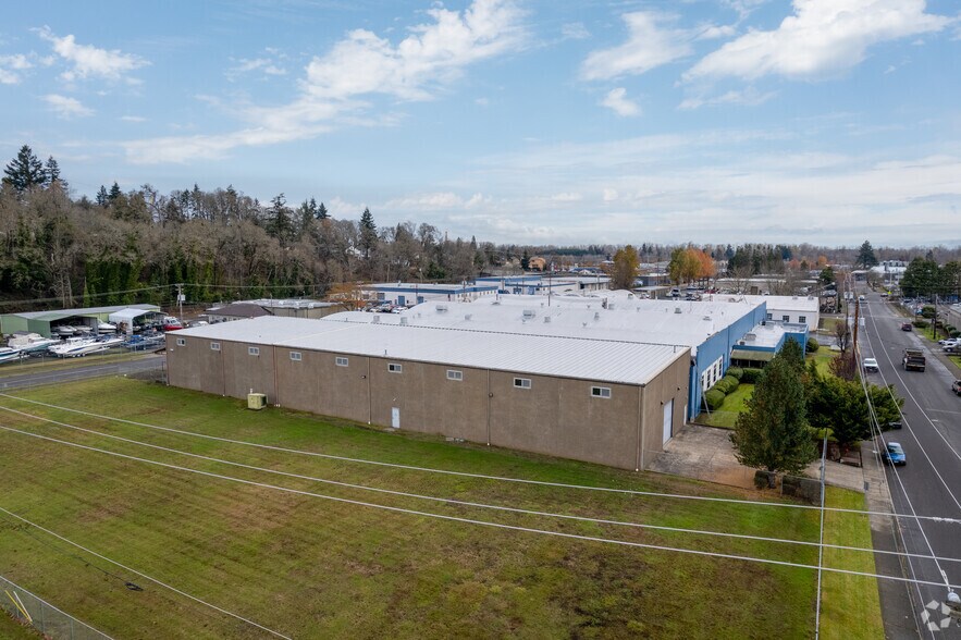 More Photos Of 859 7th St NW, Salem Manufacturing For Lease
