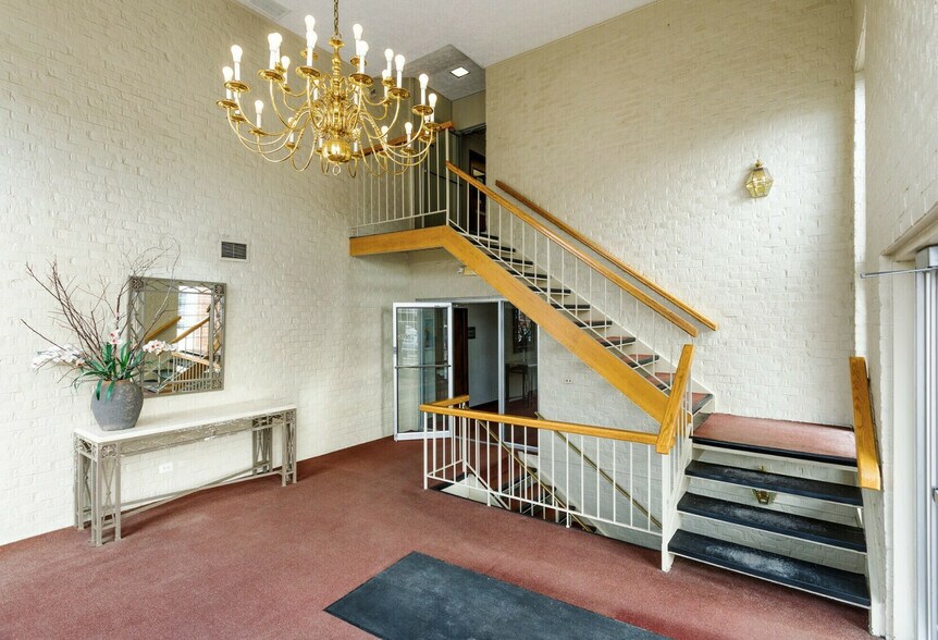 More Photos Of 32969 Hamilton Ct, Farmington Hills Office For Sale