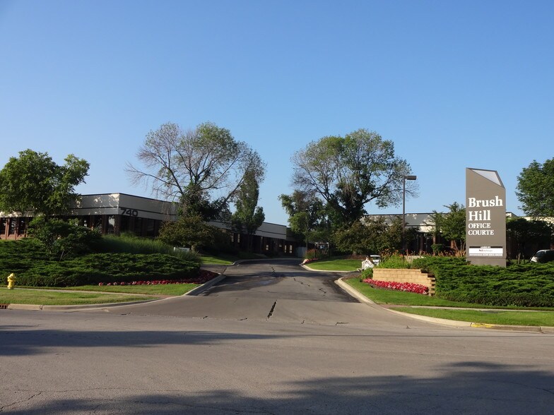 More Photos Of 740 Pasquinelli Dr, Westmont Unknown For Lease