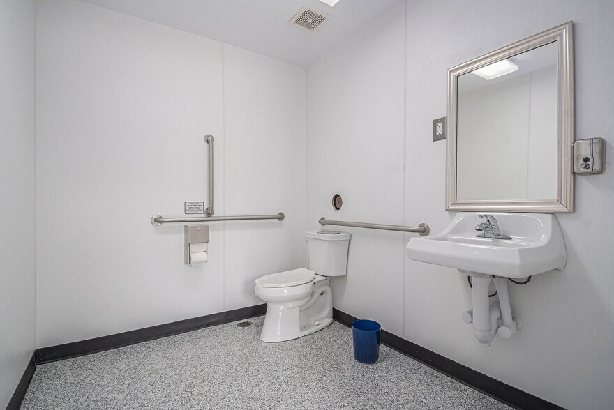 More Photos Of 3525 N 90th St, Omaha Freestanding For Sale