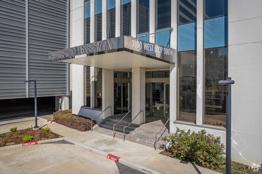 More Photos Of 2100 West Loop South, Houston Office For Lease