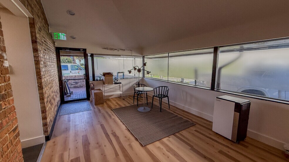 More Photos Of 7-15 W Main Street, Pensacola General Retail For Sale