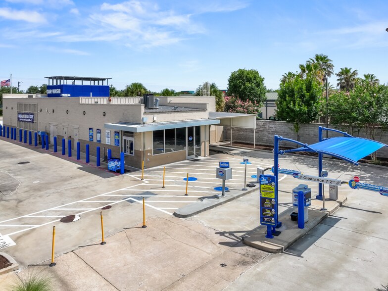 More Photos Of 300 W Parkwood Ave, Friendswood Carwash For Sale