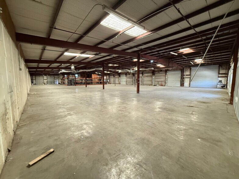 More Photos Of 10931 Dennis Rd, Dallas Industrial For Sale