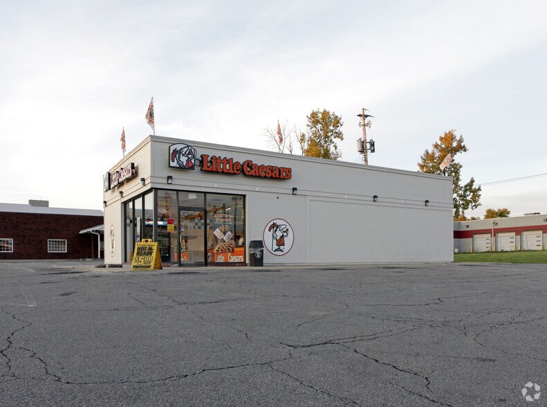 Primary Photo Of 1245 Park Ave W, Mansfield Fast Food For Sale