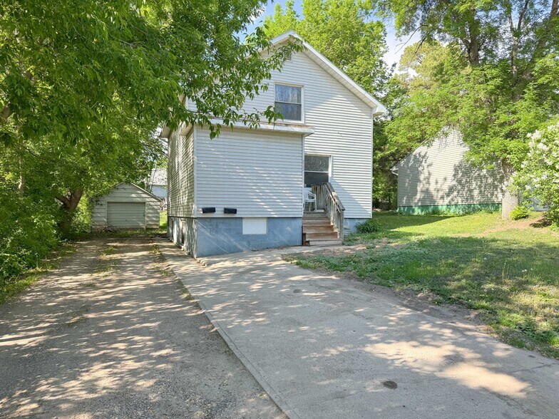 More Photos Of 822 W Maple Ave, Fergus Falls Apartments For Sale