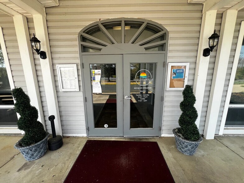 More Photos Of 202 Bow Cv, Stafford Restaurant For Lease