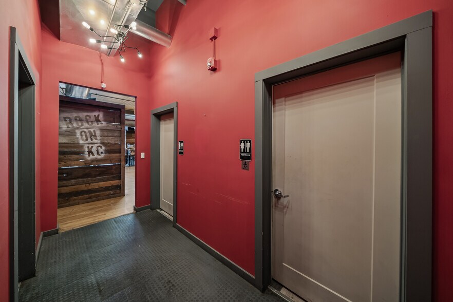 More Photos Of 3107-3111 Gillham Rd, Kansas City Storefront Retail Office For Sale